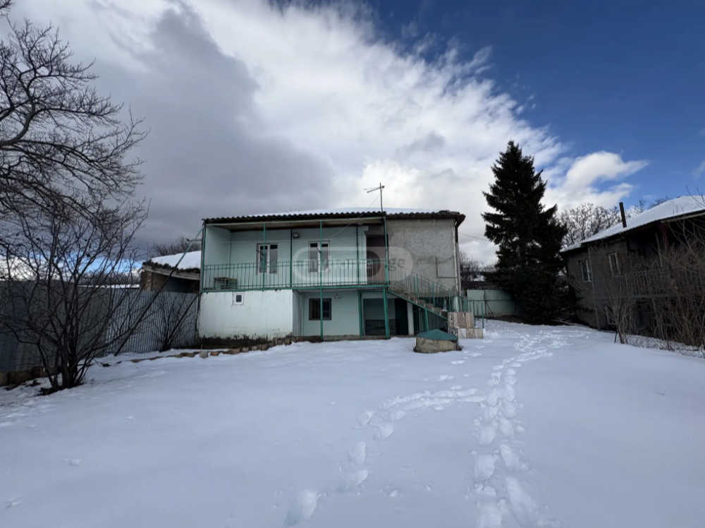 იყიდება 4 ოთახიანი აგარაკი საგარეჯოში